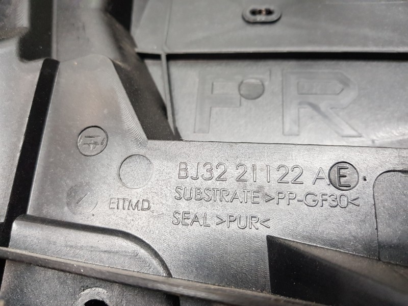 Recambio de molduras delanteras para land rover evoque 4x4 referencia OEM IAM LR048303 HK8314D617BB BJ3221122AE