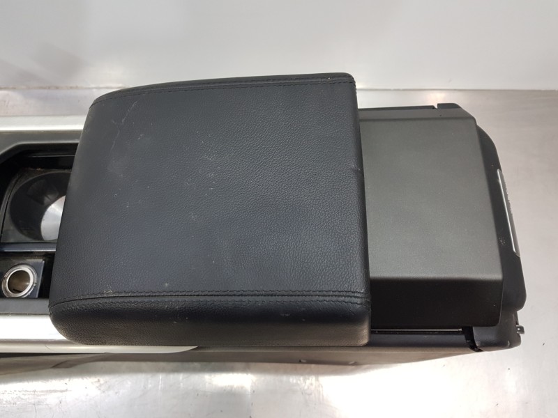 Recambio de apoyabrazos central para land rover evoque 4x4 referencia OEM IAM LR102212 EJ32045C74BF8PVJ LR071508