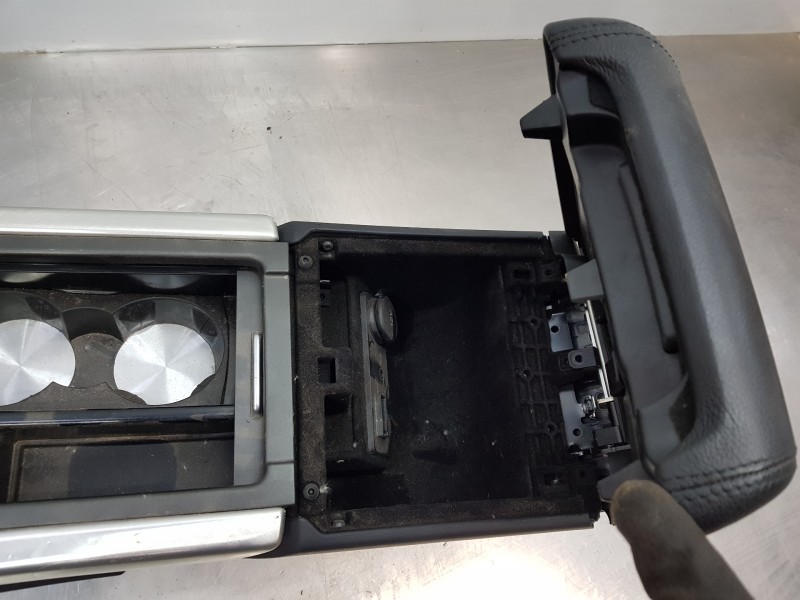 Recambio de apoyabrazos central para land rover evoque 4x4 referencia OEM IAM LR102212 EJ32045C74BF8PVJ LR071508