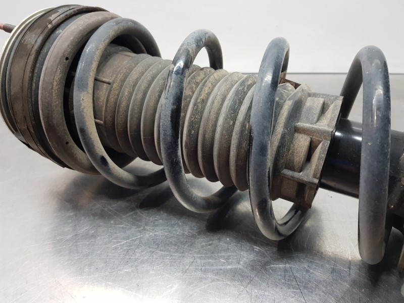 Recambio de amortiguador trasero izquierdo para land rover evoque 4x4 referencia OEM IAM LR044681 BJ3218K004AE 