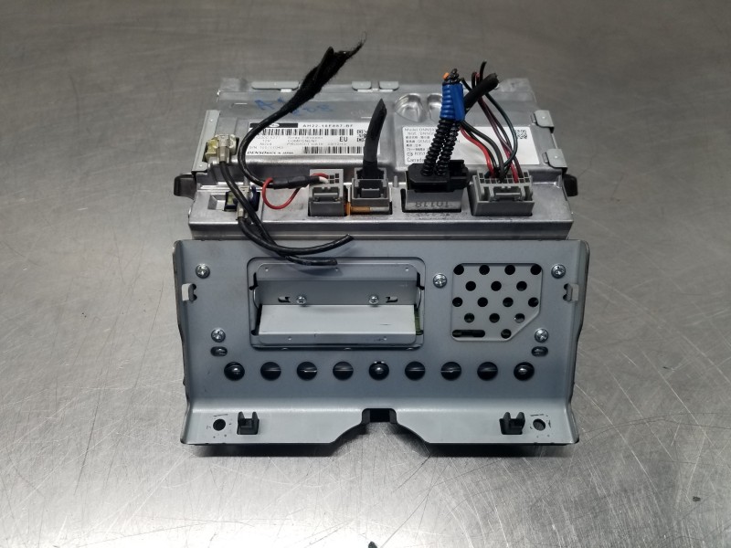 Recambio de pantalla multifuncion para land rover range rover sport ls referencia OEM IAM AH2210E887BF  