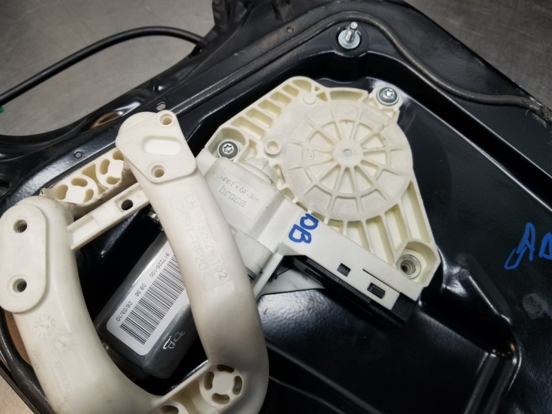 Recambio de elevalunas delantero izquierdo para land rover range rover sport ls referencia OEM IAM LR052110 AH2223201AC LR015451