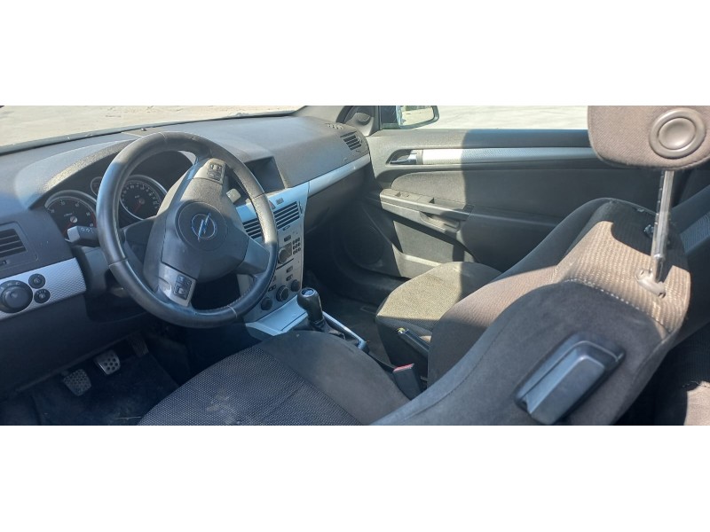 opel astra gtc del año 2006