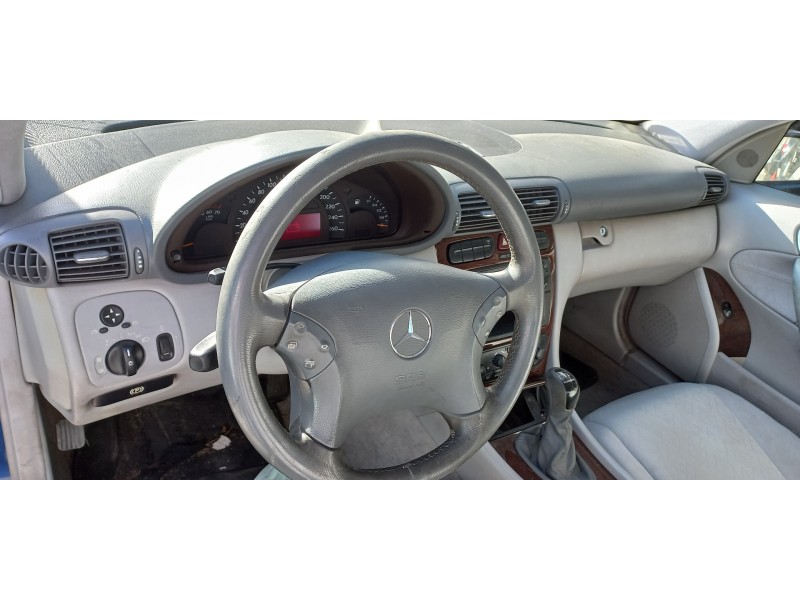 mercedes clase c (w203) berlina del año 2002