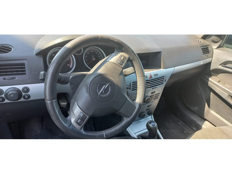 opel astra gtc del año 2006
