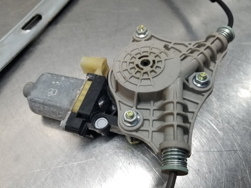 Recambio de elevalunas delantero derecho para kia stonic (ybcuv) eco dynamic referencia OEM IAM 82460H8000 82402H8100 