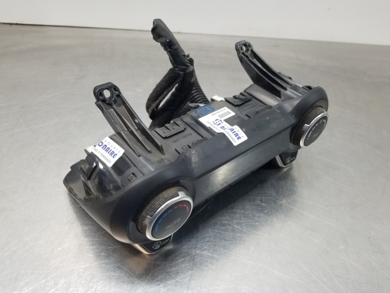 Recambio de mando climatizador para kia stonic (ybcuv) eco dynamic referencia OEM IAM 97250H8220SA1 97250H8220 