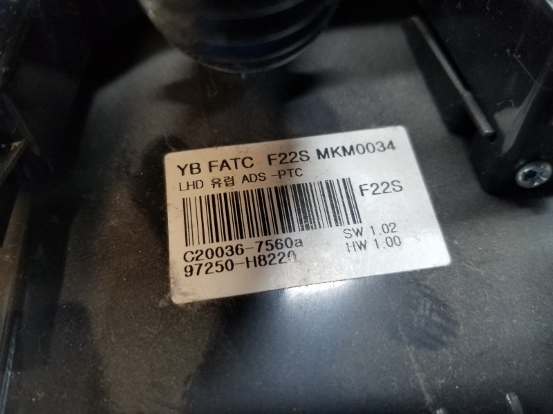 Recambio de mando climatizador para kia stonic (ybcuv) eco dynamic referencia OEM IAM 97250H8220SA1 97250H8220 