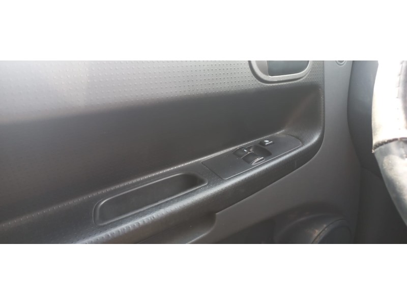 mitsubishi colt berlina 3 (cz) del año 2007