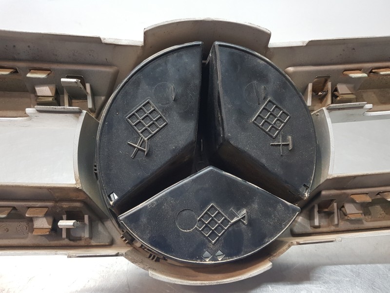 Recambio de rejilla delantera para mercedes clase gl (x166) 450 grand edition referencia OEM IAM A2518880086 A1648880123  Recambio de rejilla delantera para mercedes clase gl (x166) 450 grand edition referencia OEM IAM A2518880086 A1648880123