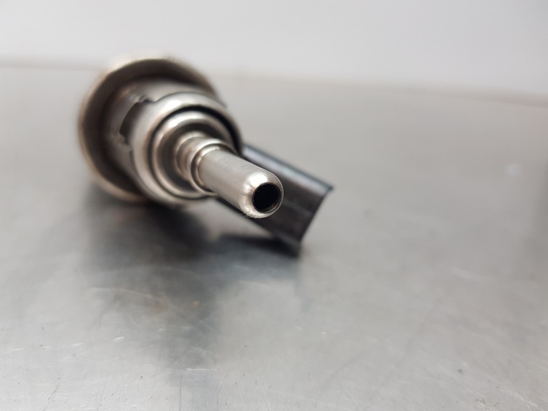 Recambio de inyector para peugeot 308 sw allure referencia OEM IAM 9813930180  