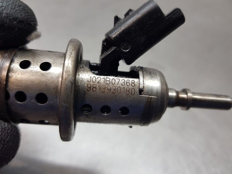 Recambio de inyector para peugeot 308 sw allure referencia OEM IAM 9813930180  