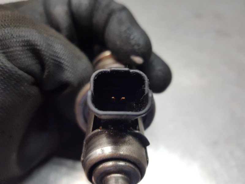 Recambio de inyector para peugeot 308 sw allure referencia OEM IAM 9813930180  