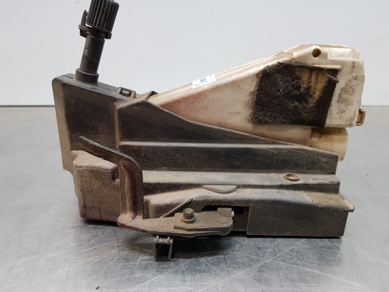 Recambio de cerradura puerta trasera derecha para ford galaxy (vy) ghia referencia OEM IAM 1107699 YM21A26412AA  Recambio de cerradura puerta trasera derecha para ford galaxy (vy) ghia referencia OEM IAM 1107699 YM21A26412AA