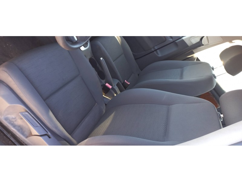 volkswagen golf v berlina (1k1) del año 2006