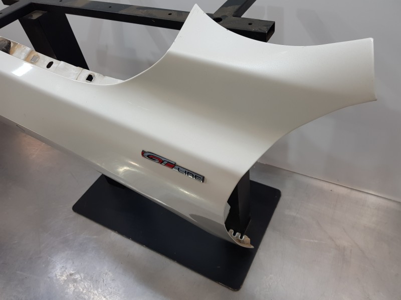 Recambio de aleta delantera izquierda para peugeot 508 sw gt line referencia OEM IAM 7840CA  