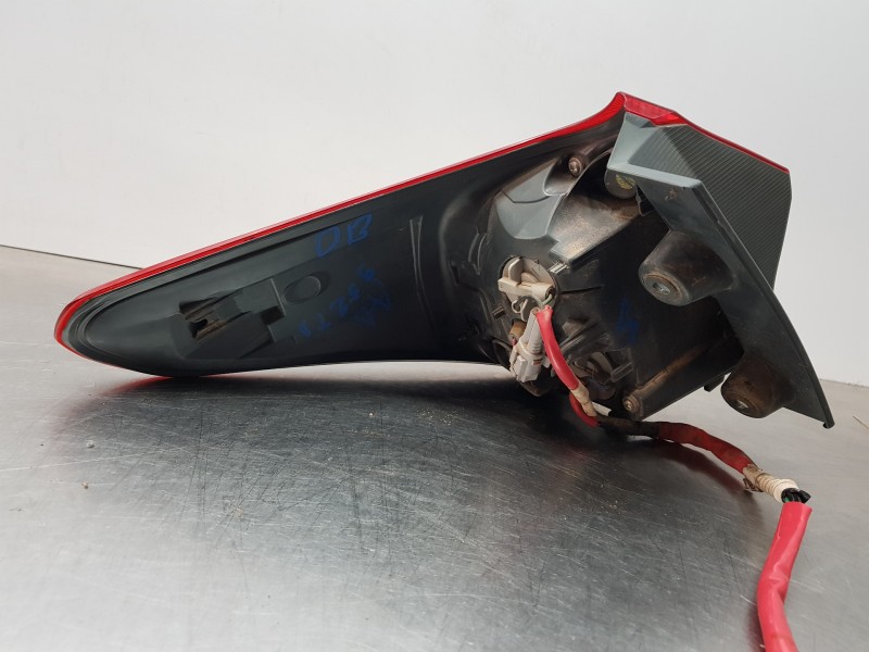 Recambio de piloto trasero derecho para toyota auris touring sports (e18) bisiness referencia OEM IAM 8155102A50   Recambio de piloto trasero derecho para toyota auris touring sports (e18) bisiness referencia OEM IAM 8155102A50