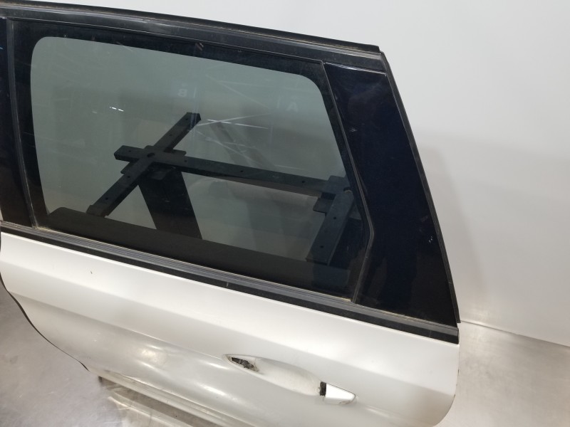 Recambio de puerta trasera izquierda para peugeot 308 sw allure referencia OEM IAM 9805267180  