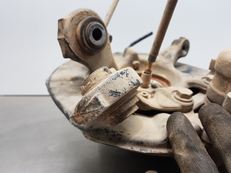 Recambio de mangueta trasera izquierda para bmw serie 1 berlina (e81/e87) 116i referencia OEM IAM 33326774809  