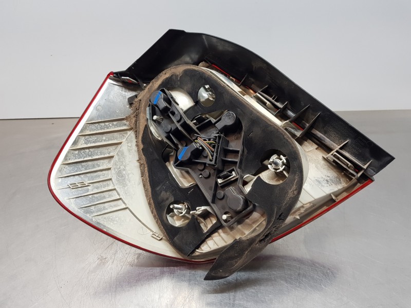 Recambio de piloto trasero derecho para bmw serie 1 berlina (e81/e87) 116i referencia OEM IAM 63210397035 63216924502 