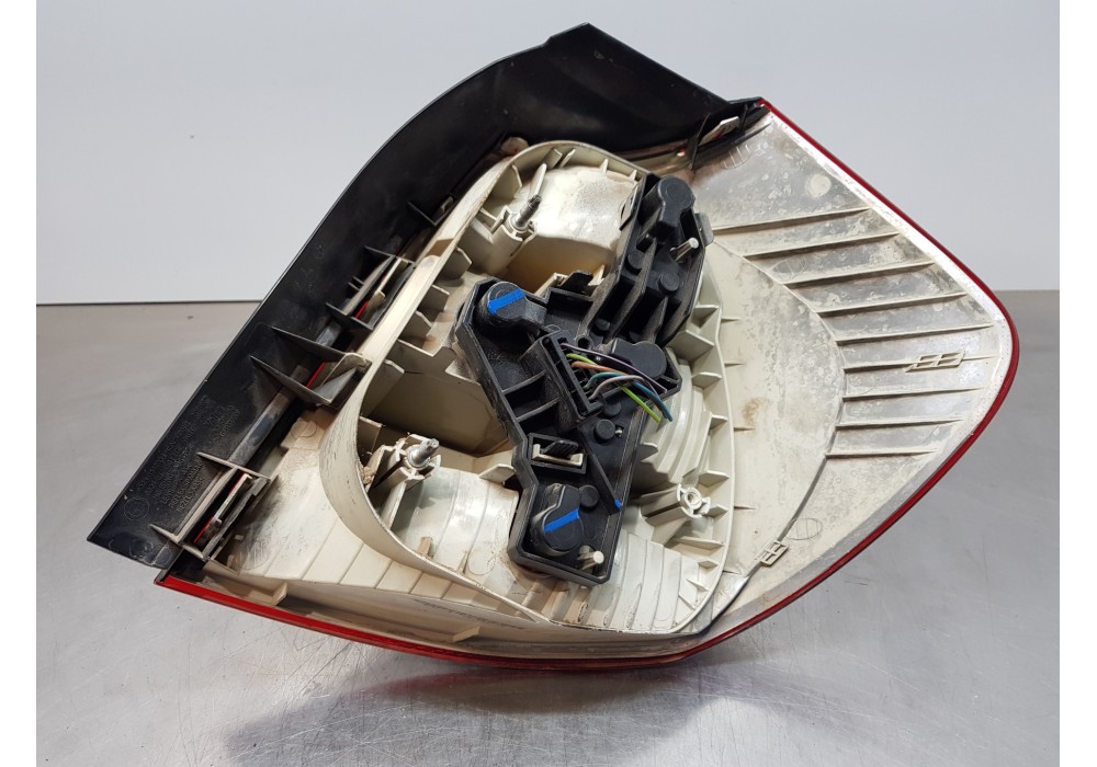 Recambio de piloto trasero izquierdo para bmw serie 1 berlina (e81/e87) 116i referencia OEM IAM 63216924501 63210397034 6924501