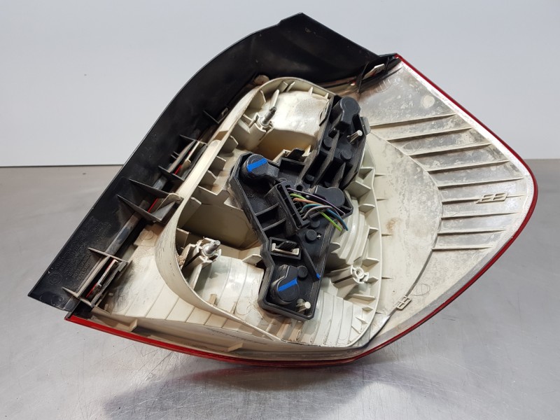 Recambio de piloto trasero izquierdo para bmw serie 1 berlina (e81/e87) 116i referencia OEM IAM 63216924501 63210397034 6924501