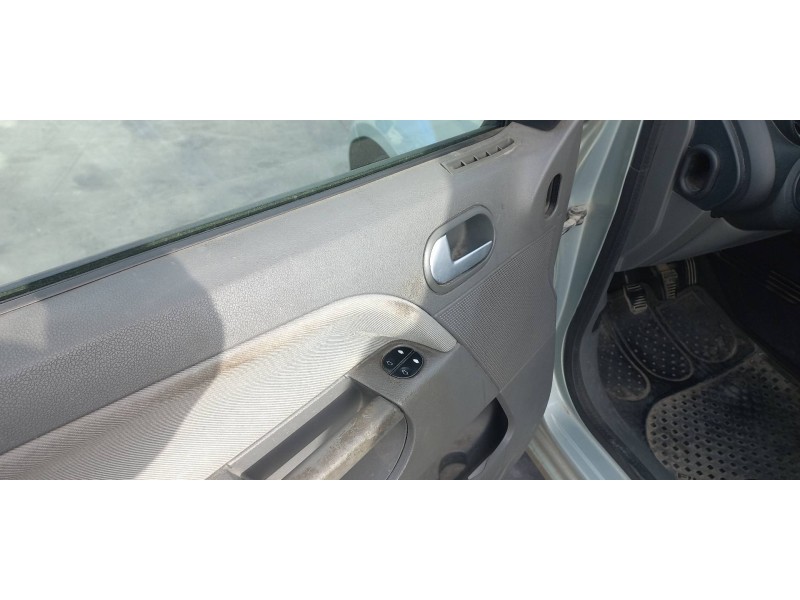 ford fiesta (cbk) del año 2001