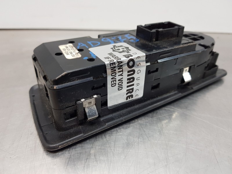 Recambio de mando elevalunas delantero izquierdo para bmw serie 1 berlina (e81/e87) 116i referencia OEM IAM 61319217235 6970216  Recambio de mando elevalunas delantero izquierdo para bmw serie 1 berlina (e81/e87) 116i referencia OEM IAM 61319217235 6970216