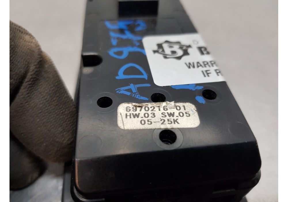 Recambio de mando elevalunas delantero izquierdo para bmw serie 1 berlina (e81/e87) 116i referencia OEM IAM 61319217235 6970216  Recambio de mando elevalunas delantero izquierdo para bmw serie 1 berlina (e81/e87) 116i referencia OEM IAM 61319217235 6970216