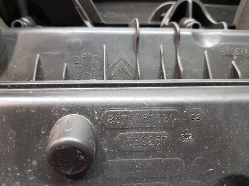 Recambio de filtro aire para peugeot 208 acces referencia OEM IAM 9673061080   Recambio de filtro aire para peugeot 208 acces referencia OEM IAM 9673061080