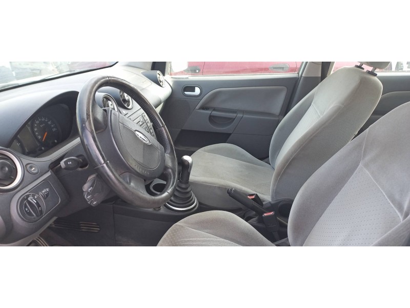 ford fiesta (cbk) del año 2001