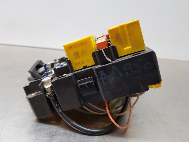 Recambio de caja reles / fusibles para peugeot 208 acces referencia OEM IAM 9804846880   Recambio de caja reles / fusibles para peugeot 208 acces referencia OEM IAM 9804846880