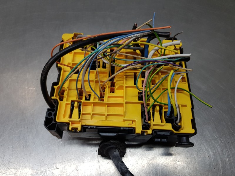 Recambio de caja reles / fusibles para peugeot 208 acces referencia OEM IAM 9804846880   Recambio de caja reles / fusibles para peugeot 208 acces referencia OEM IAM 9804846880