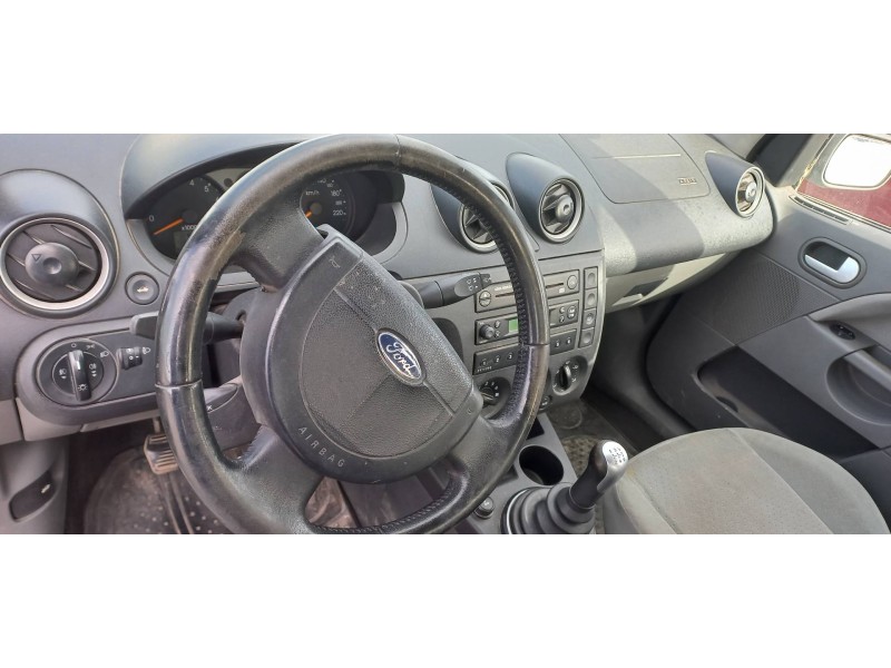 ford fiesta (cbk) del año 2001