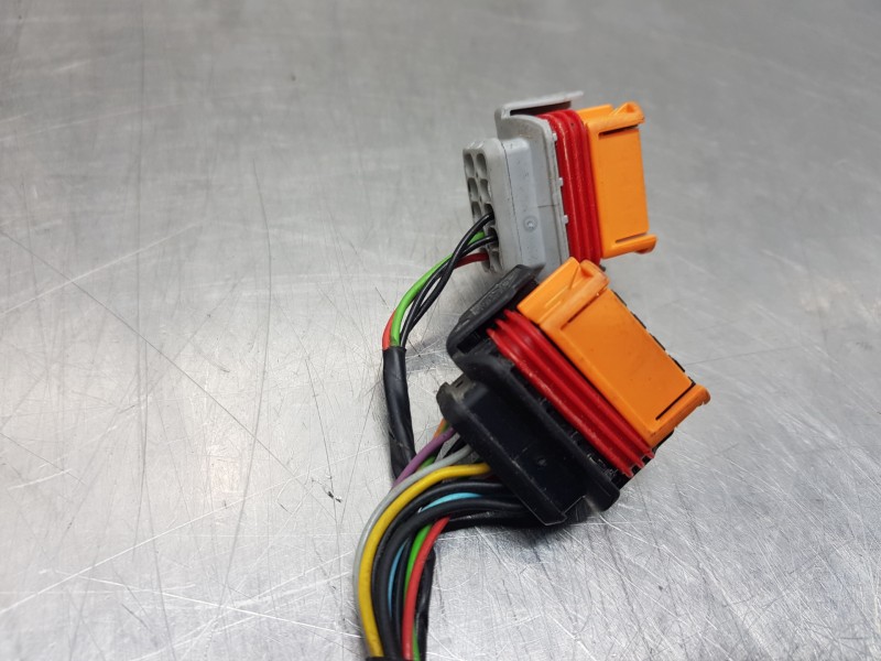 Recambio de retrovisor derecho para peugeot 508 sw gt line referencia OEM IAM 1612166880  