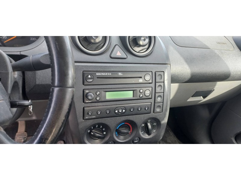 ford fiesta (cbk) del año 2001