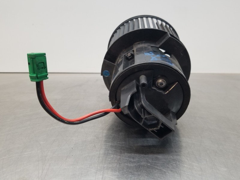 Recambio de motor calefaccion para peugeot 308 sw allure referencia OEM IAM 1610497180  