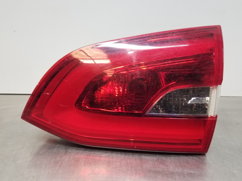 Recambio de piloto trasero derecho interior para peugeot 308 sw allure referencia OEM IAM 9678094880  