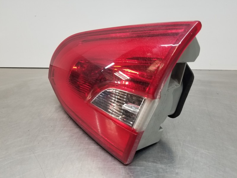 Recambio de piloto trasero derecho interior para peugeot 308 sw allure referencia OEM IAM 9678094880  