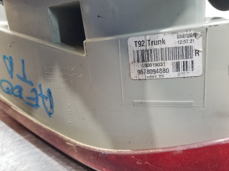 Recambio de piloto trasero derecho interior para peugeot 308 sw allure referencia OEM IAM 9678094880  