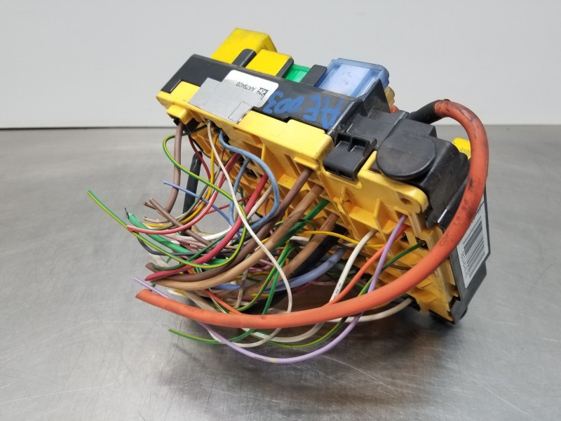 Recambio de caja reles / fusibles para peugeot 308 sw allure referencia OEM IAM 9804848580  