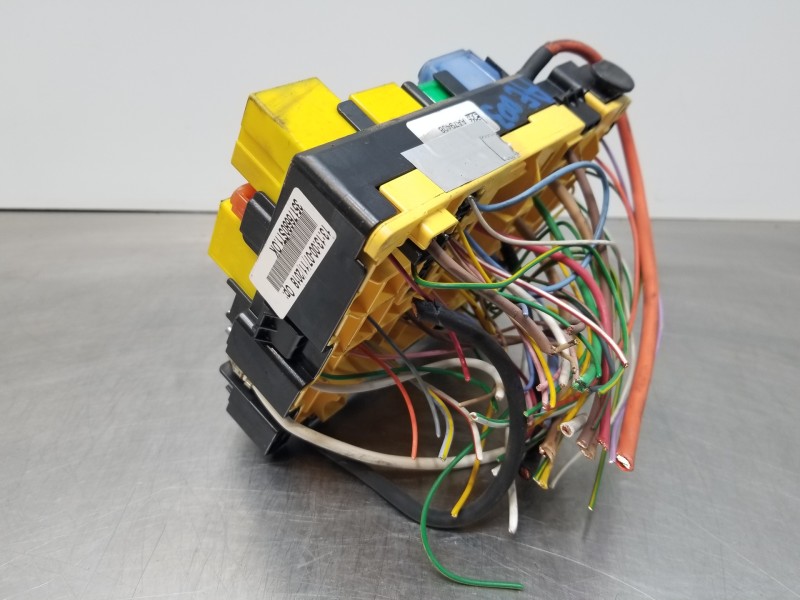 Recambio de caja reles / fusibles para peugeot 308 sw allure referencia OEM IAM 9804848580  