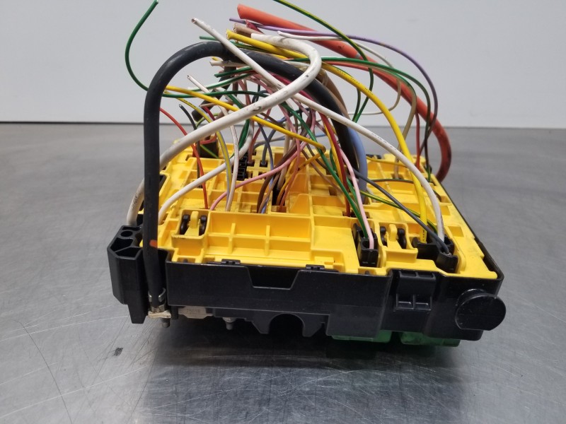 Recambio de caja reles / fusibles para peugeot 308 sw allure referencia OEM IAM 9804848580  