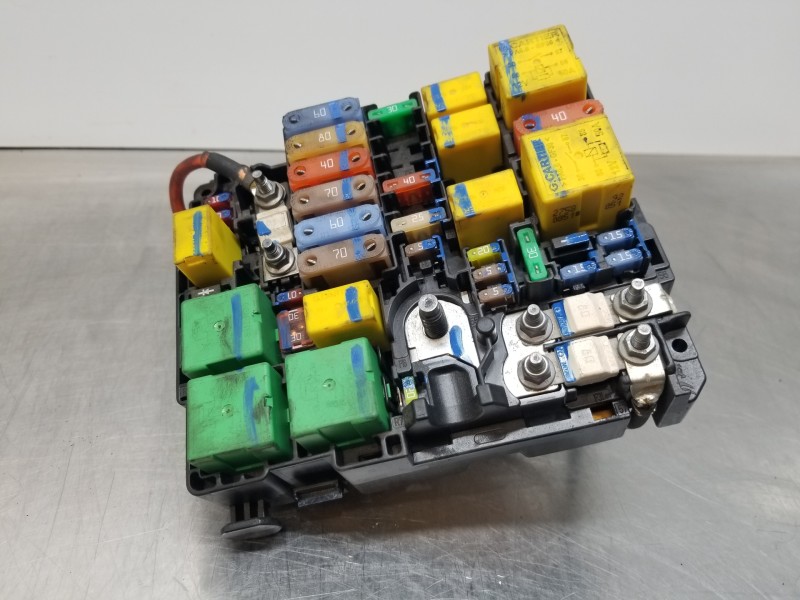 Recambio de caja reles / fusibles para peugeot 308 sw allure referencia OEM IAM 9804848580  