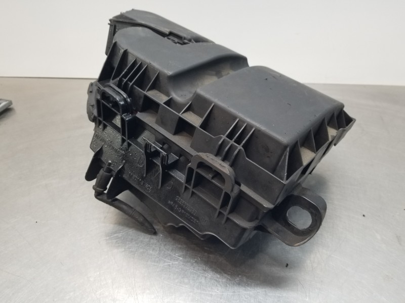 Recambio de filtro aire para peugeot 308 sw allure referencia OEM IAM 9828002080 9677093080 