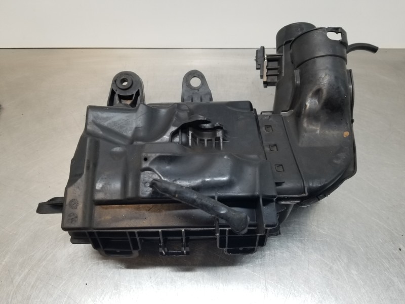 Recambio de filtro aire para peugeot 308 sw allure referencia OEM IAM 9828002080 9677093080 