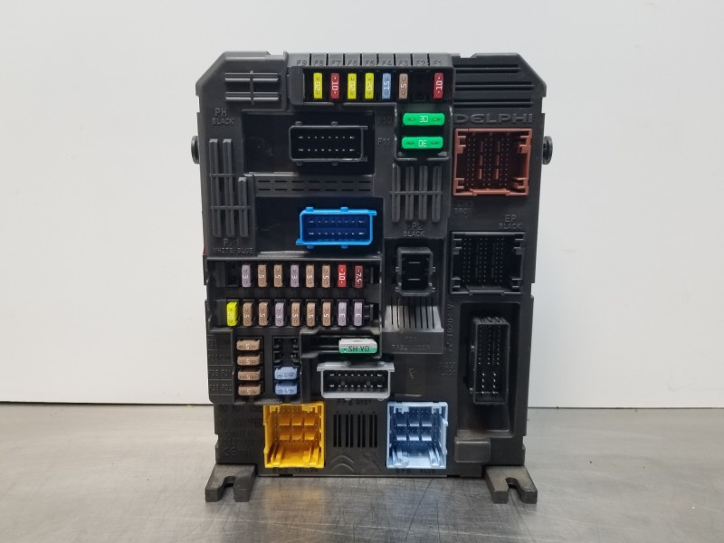 Recambio de caja reles / fusibles para peugeot 308 sw allure referencia OEM IAM 983079058 28625142 BSIEL3