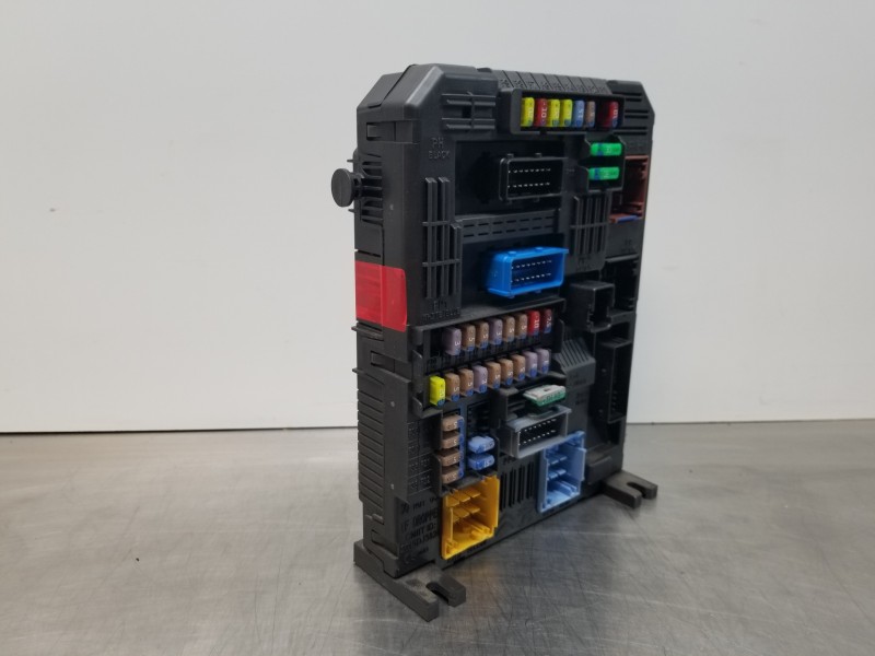 Recambio de caja reles / fusibles para peugeot 308 sw allure referencia OEM IAM 983079058 28625142 BSIEL3