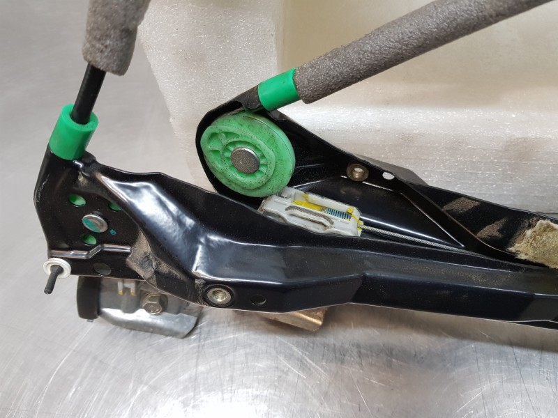 Recambio de elevalunas delantero izquierdo para ford focus berlina (cak) ghia referencia OEM IAM 1331617 2M51A23201CD  Recambio de elevalunas delantero izquierdo para ford focus berlina (cak) ghia referencia OEM IAM 1331617 2M51A23201CD