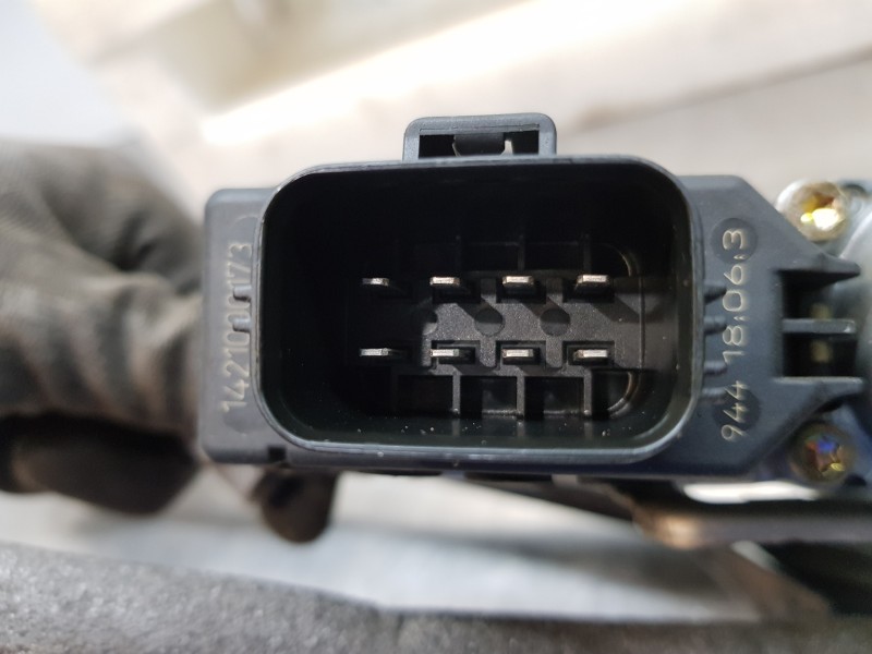 Recambio de elevalunas delantero izquierdo para ford focus berlina (cak) ghia referencia OEM IAM 1331617 2M51A23201CD  Recambio de elevalunas delantero izquierdo para ford focus berlina (cak) ghia referencia OEM IAM 1331617 2M51A23201CD